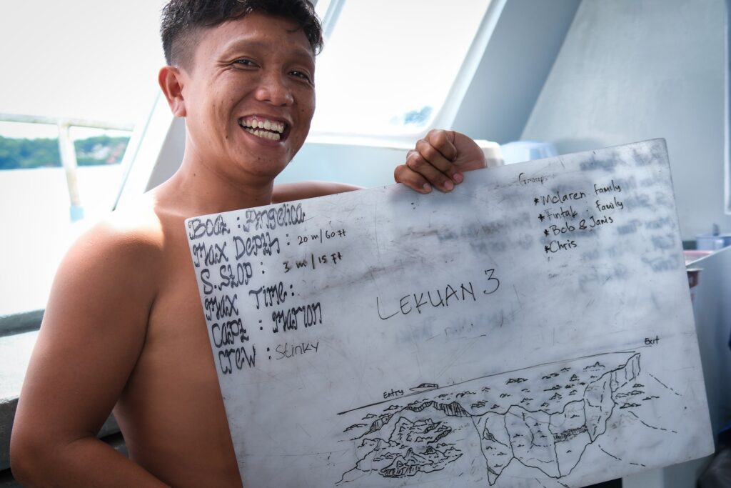 Dive guide and briefing board
